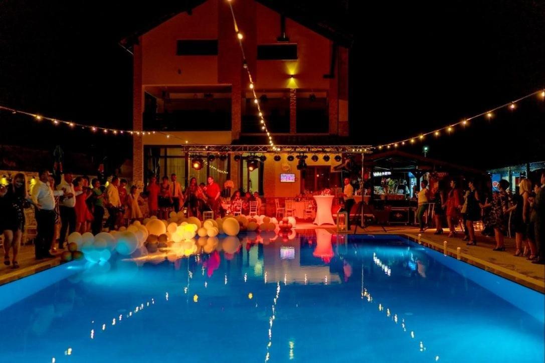 Pensiunea Luminita Targu Jiu Ngoại thất bức ảnh
