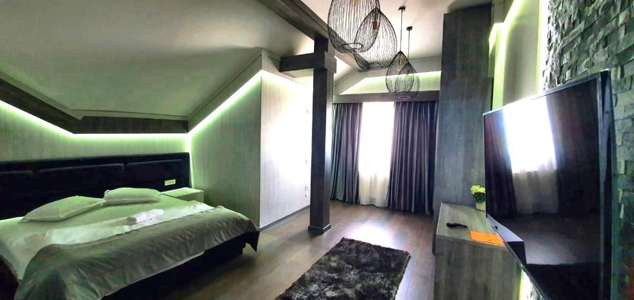 Pensiunea Luminita Targu Jiu Ngoại thất bức ảnh