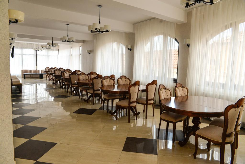 Pensiunea Luminita Targu Jiu Ngoại thất bức ảnh