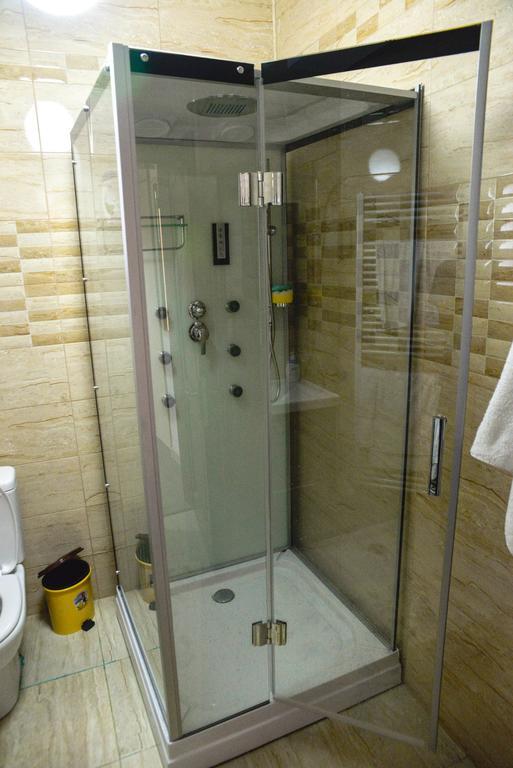 Pensiunea Luminita Targu Jiu Ngoại thất bức ảnh