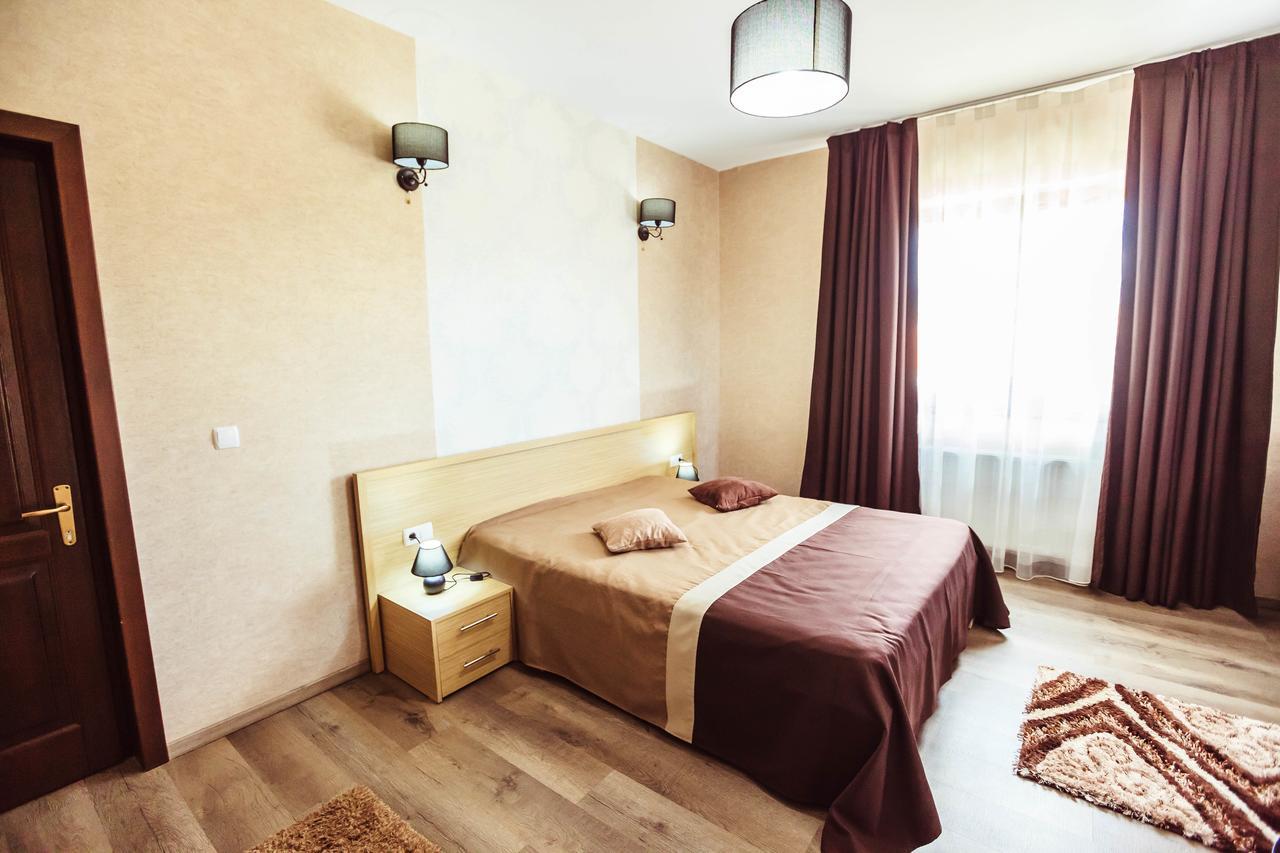 Pensiunea Luminita Targu Jiu Ngoại thất bức ảnh