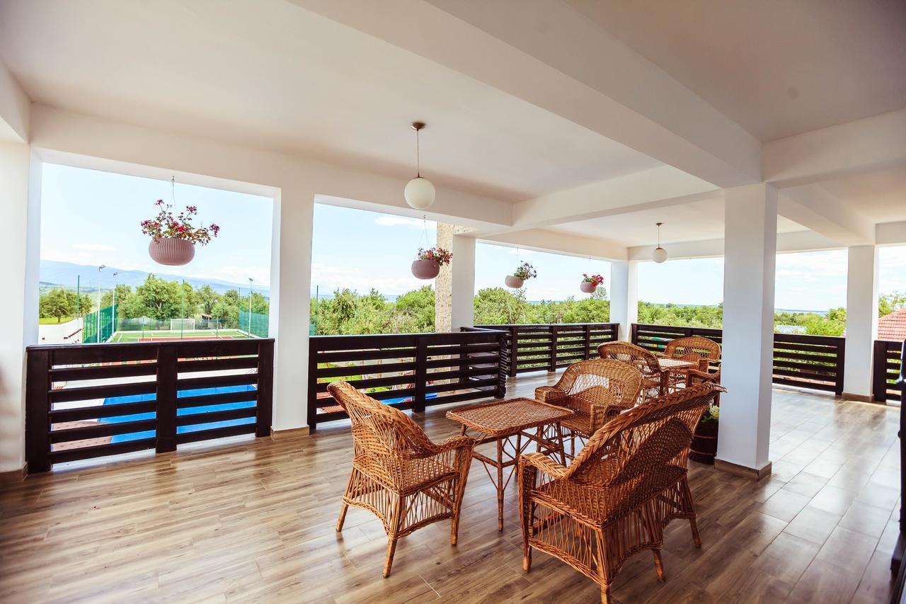Pensiunea Luminita Targu Jiu Ngoại thất bức ảnh