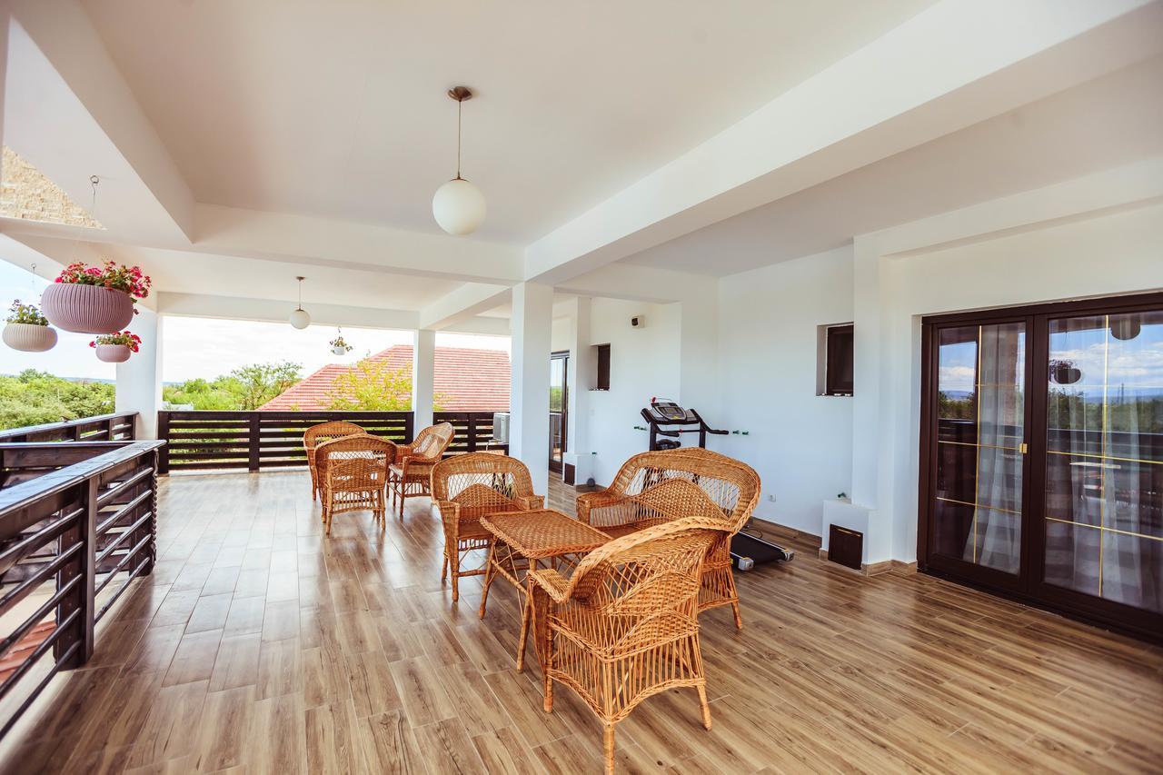 Pensiunea Luminita Targu Jiu Ngoại thất bức ảnh