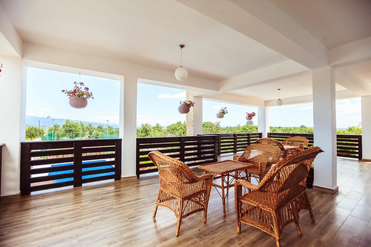 Pensiunea Luminita Targu Jiu Ngoại thất bức ảnh